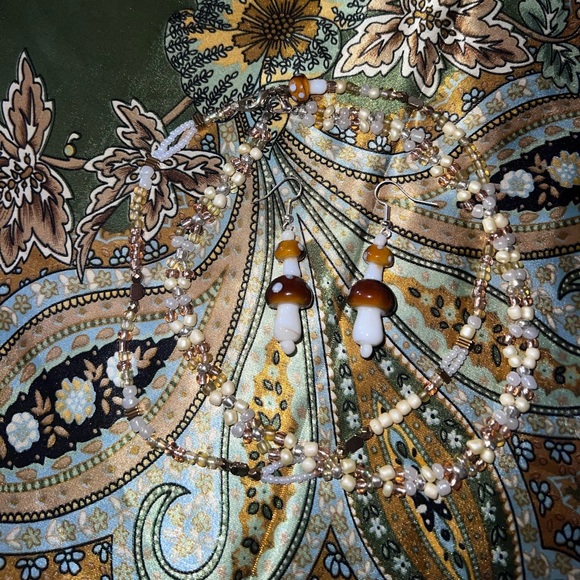 Handmade | Boho Mushroom Beaded Choker Set w/ Earrings - Picture 8 of 8